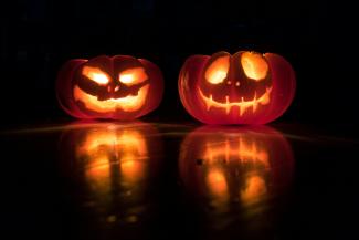 jack o'lantern by David Menidrey courtesy of Unsplash.